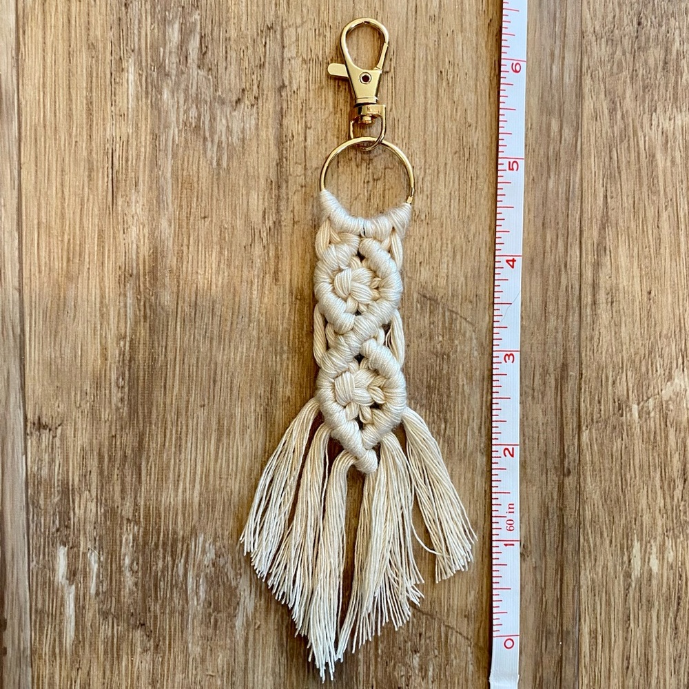 Cream Macrame Keychain - Picture 2 of 3